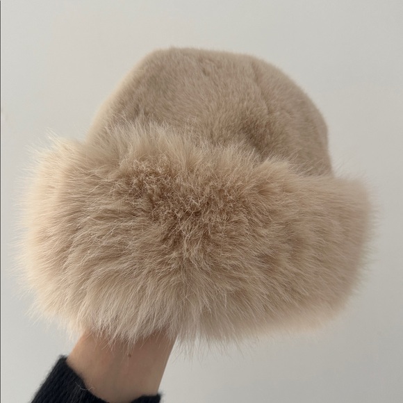 Vintage Neutral Fluffy Fur / Faux Fur Hat - Picture 2 of 5